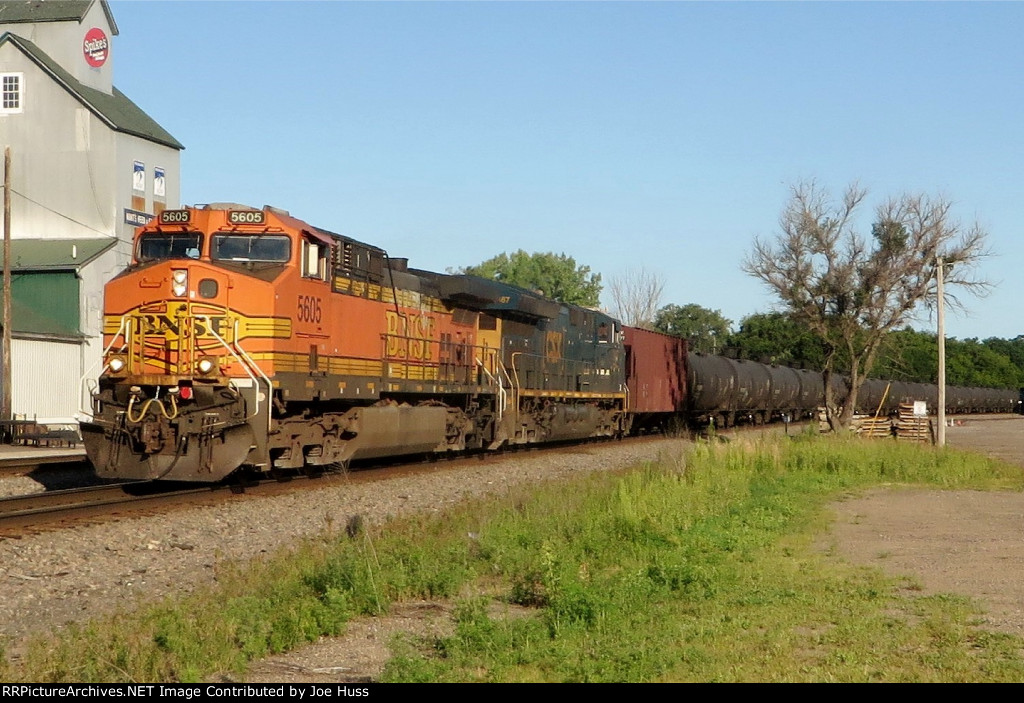 BNSF 5605 East